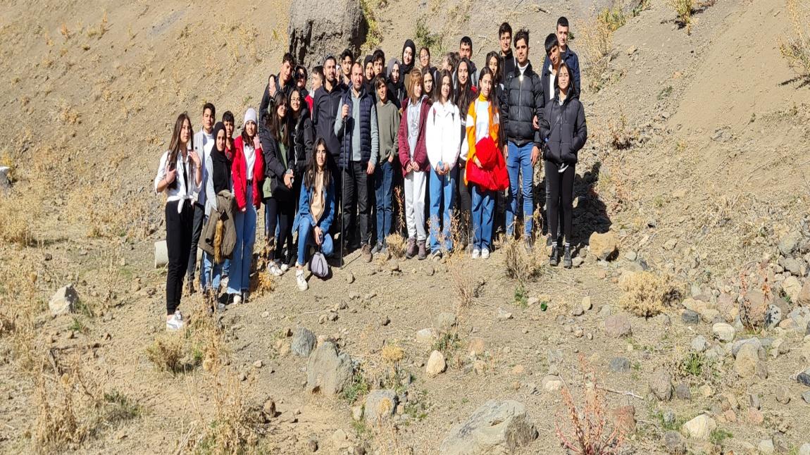 Okulumuz Bünyesinde Faaliyet Gösteren Astronomi ve Uzay Gözlem Kulübü, Nemrut Develeri Jeolojik Alanına Gezi Düzenledi