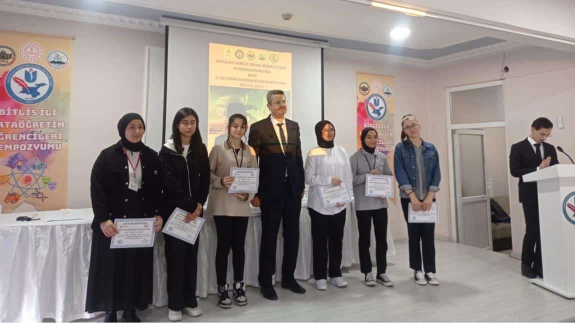 Okulumuz Bitlis 2.Ortaöğretim Sempozyumuna Katılım Sağladı 